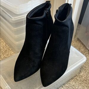 Bella Vita Sleek Black Ankle Booties